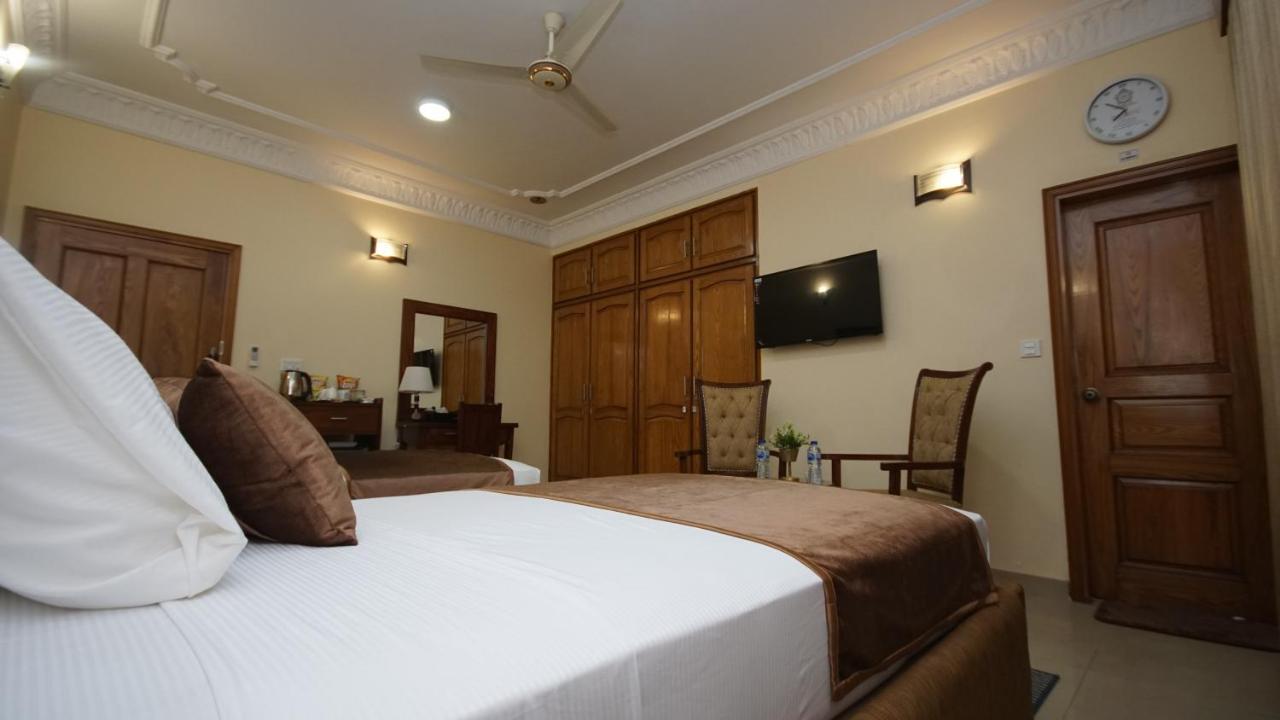 World Inn Hotel การาจี ภายนอก รูปภาพ