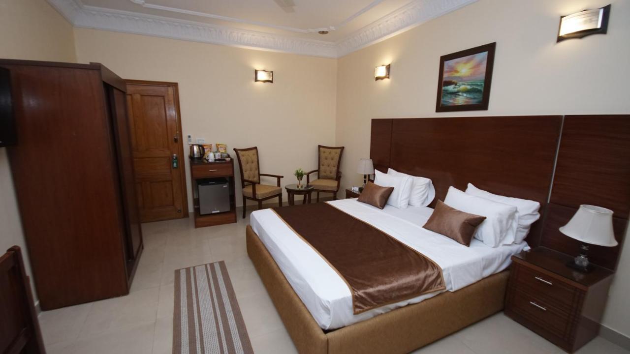 World Inn Hotel การาจี ภายนอก รูปภาพ