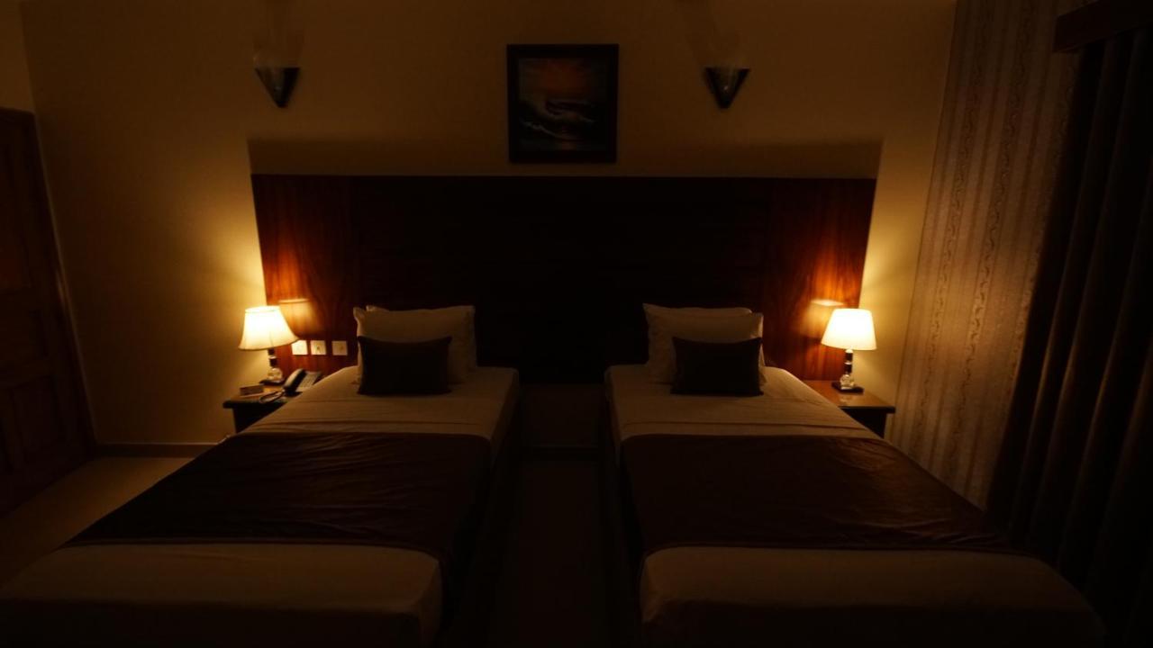 World Inn Hotel การาจี ภายนอก รูปภาพ