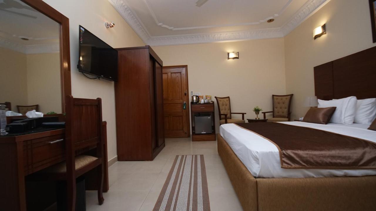 World Inn Hotel การาจี ภายนอก รูปภาพ