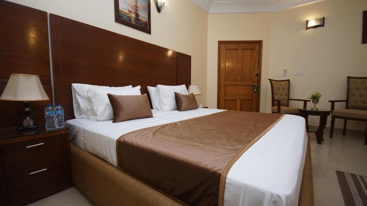 World Inn Hotel การาจี ภายนอก รูปภาพ