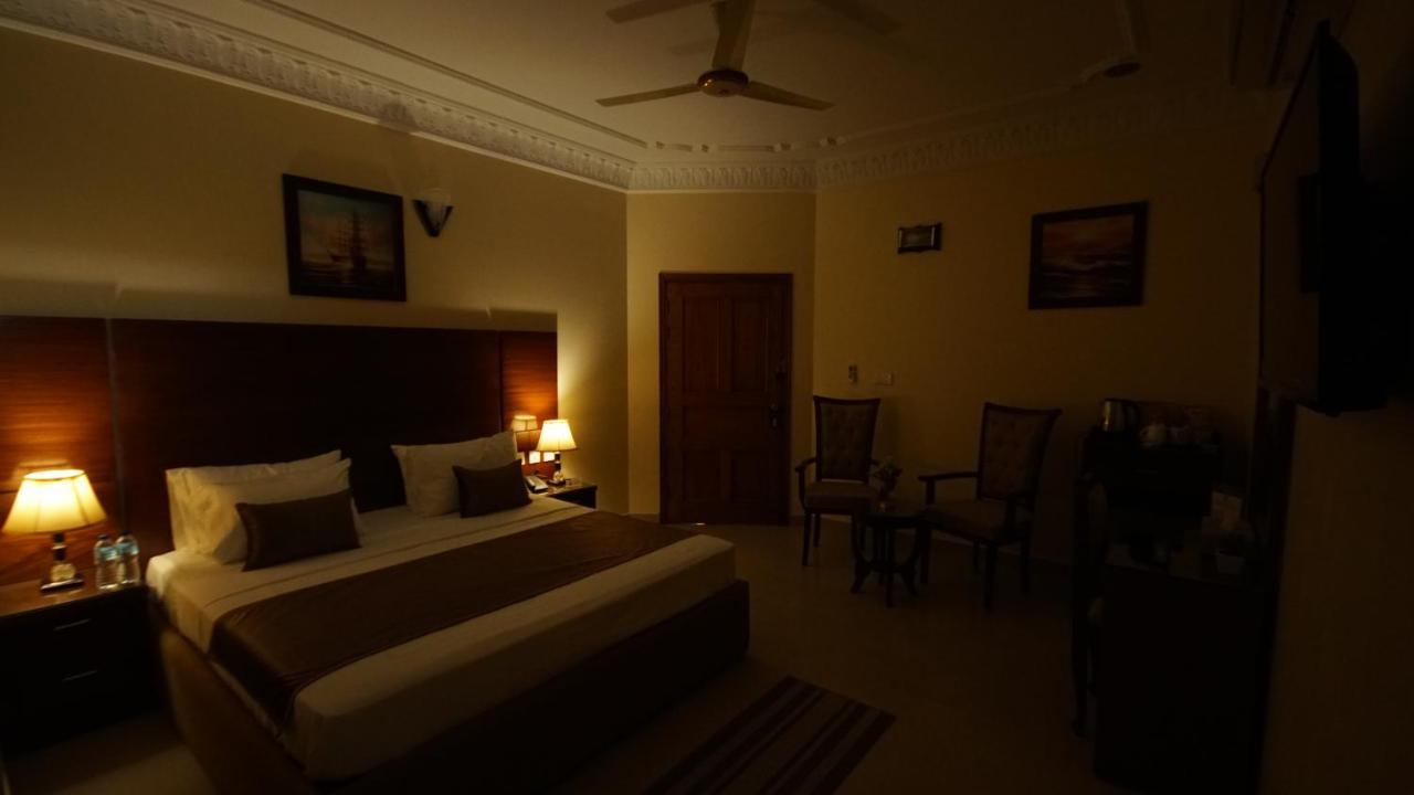 World Inn Hotel การาจี ภายนอก รูปภาพ