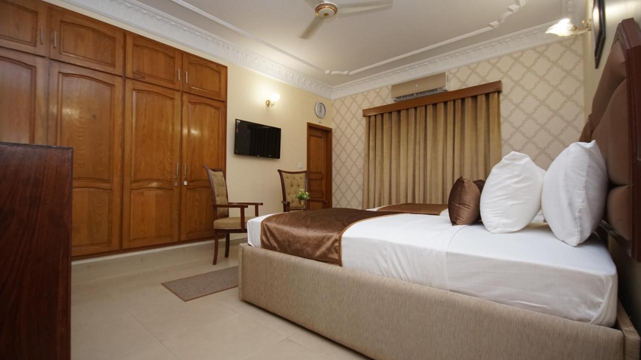 World Inn Hotel การาจี ภายนอก รูปภาพ
