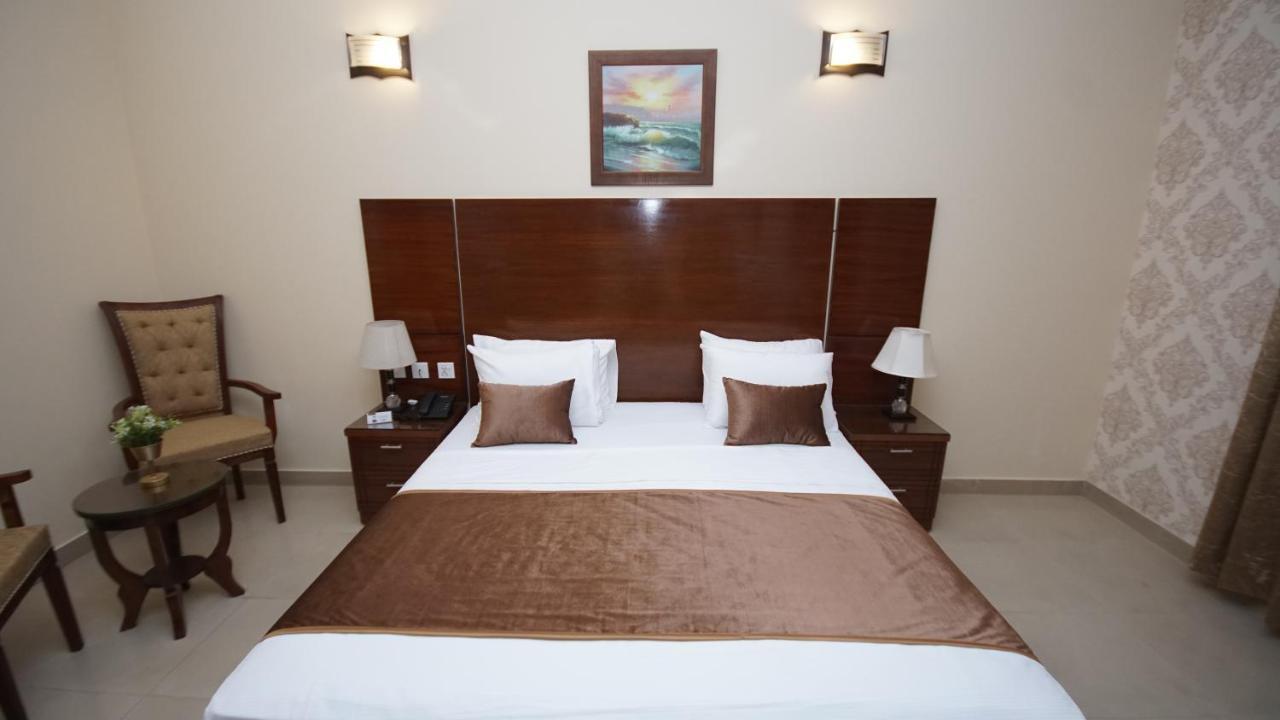 World Inn Hotel การาจี ภายนอก รูปภาพ