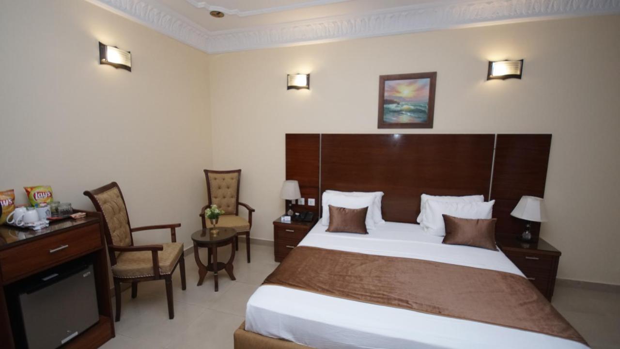 World Inn Hotel การาจี ภายนอก รูปภาพ