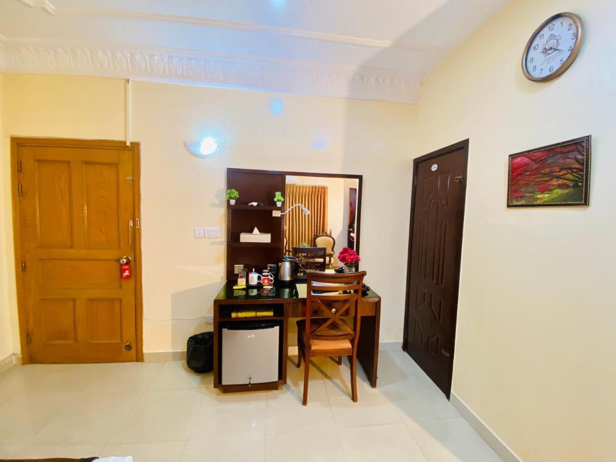 World Inn Hotel การาจี ภายนอก รูปภาพ