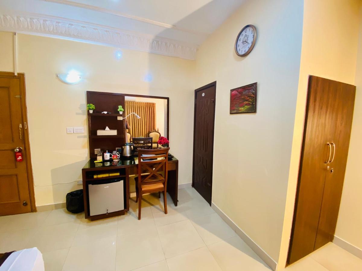 World Inn Hotel การาจี ภายนอก รูปภาพ